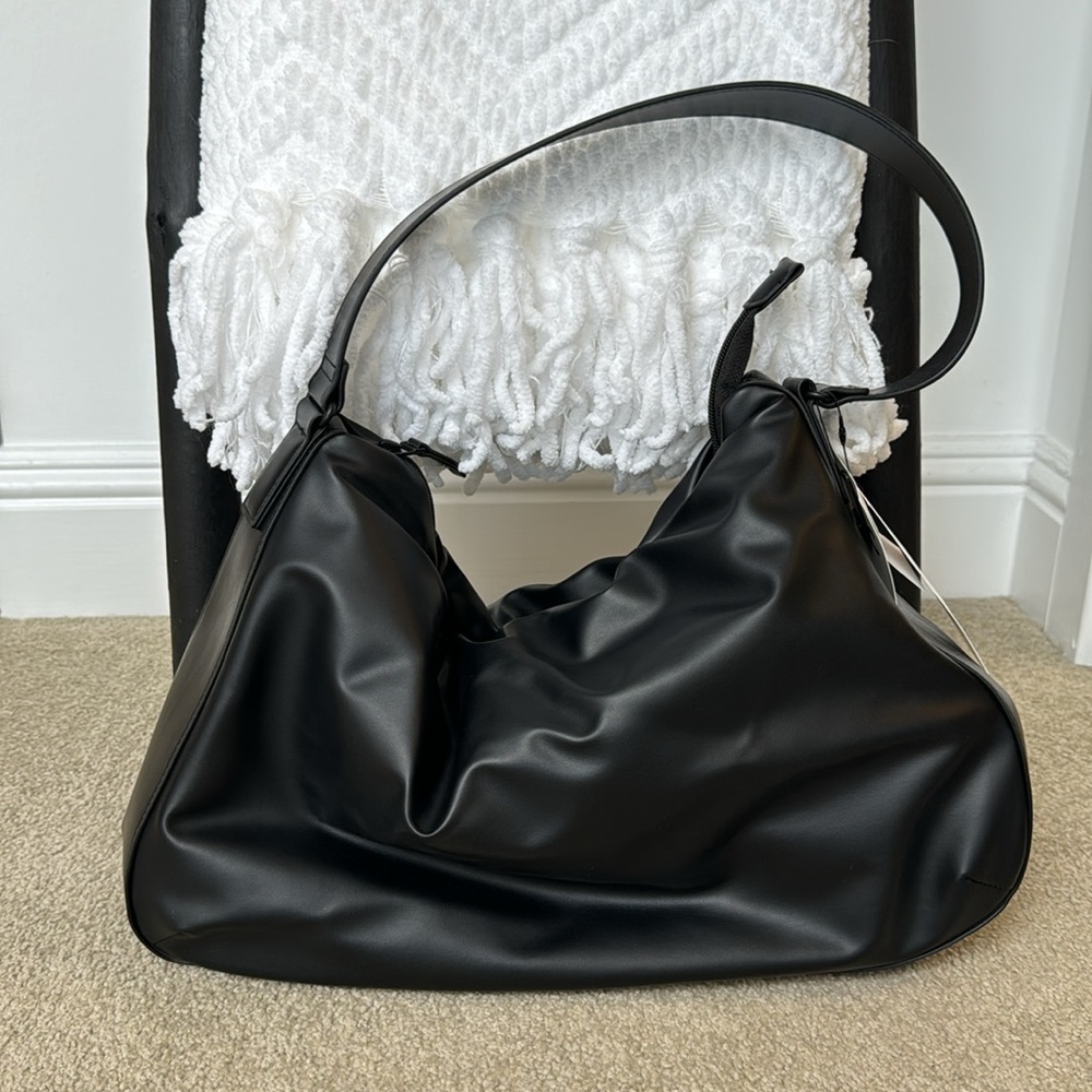 Uniqlo Faux Leather Puffy Bag in black